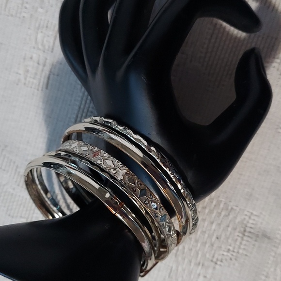 Jewelry - 5 Pc Assorted Vintage Silver Assorted attached Bangle Bracelet Set